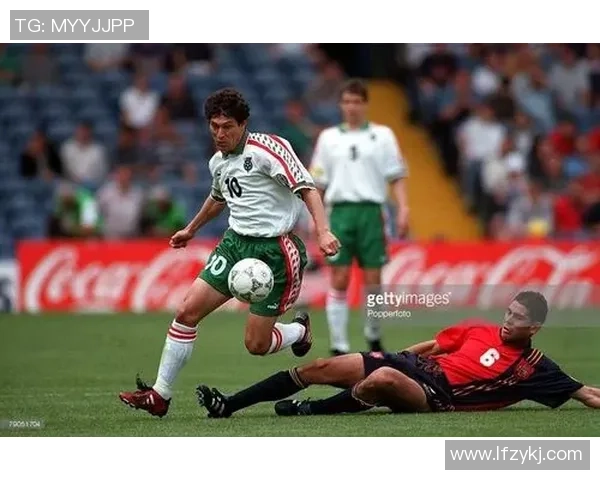 足球球星Bug揭秘：如何破解赛场上的隐形漏洞与技巧误区