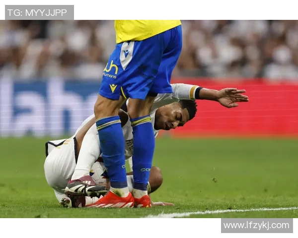 两大足球巨星双双遭遇跟腱断裂困境 重返赛场的艰难挑战与希望 两大足球巨星双双遭遇跟腱断裂困境 重返赛场的艰难挑战与希望